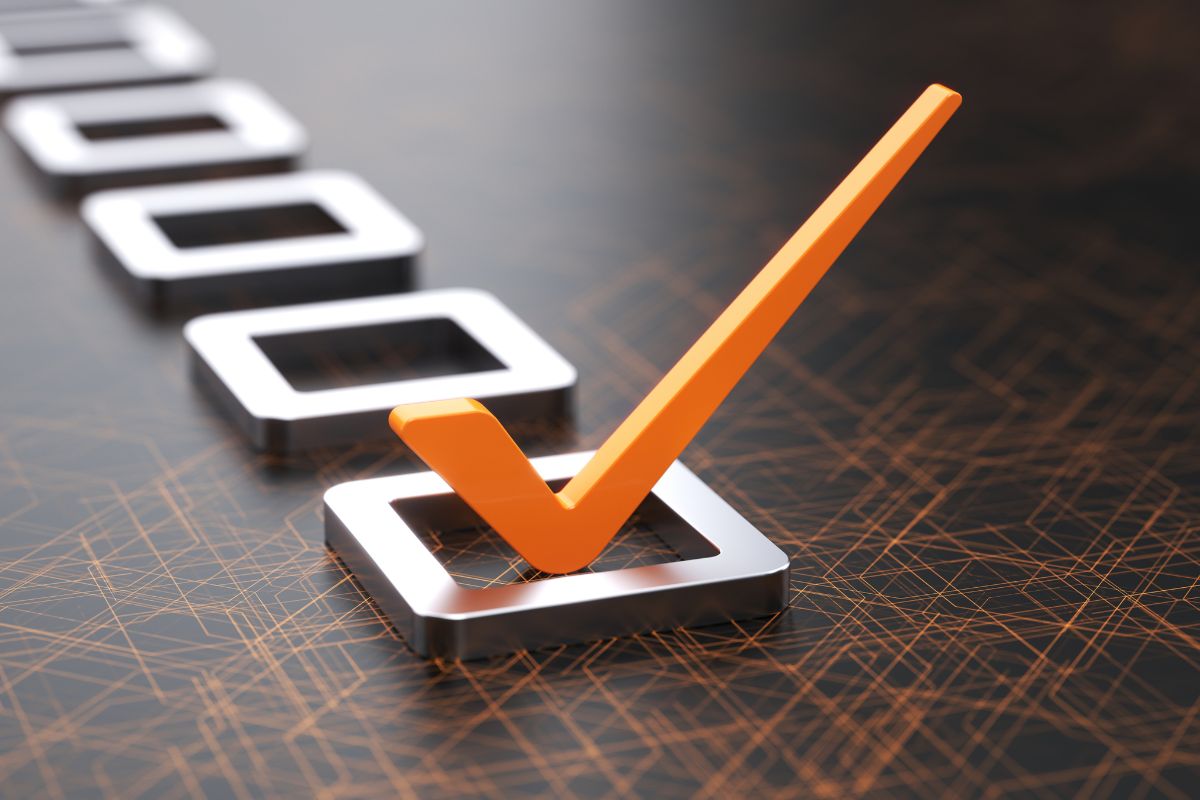 3D orange tick in a silver box on a patterned brown background, representing a checklist for energy-saving tips.