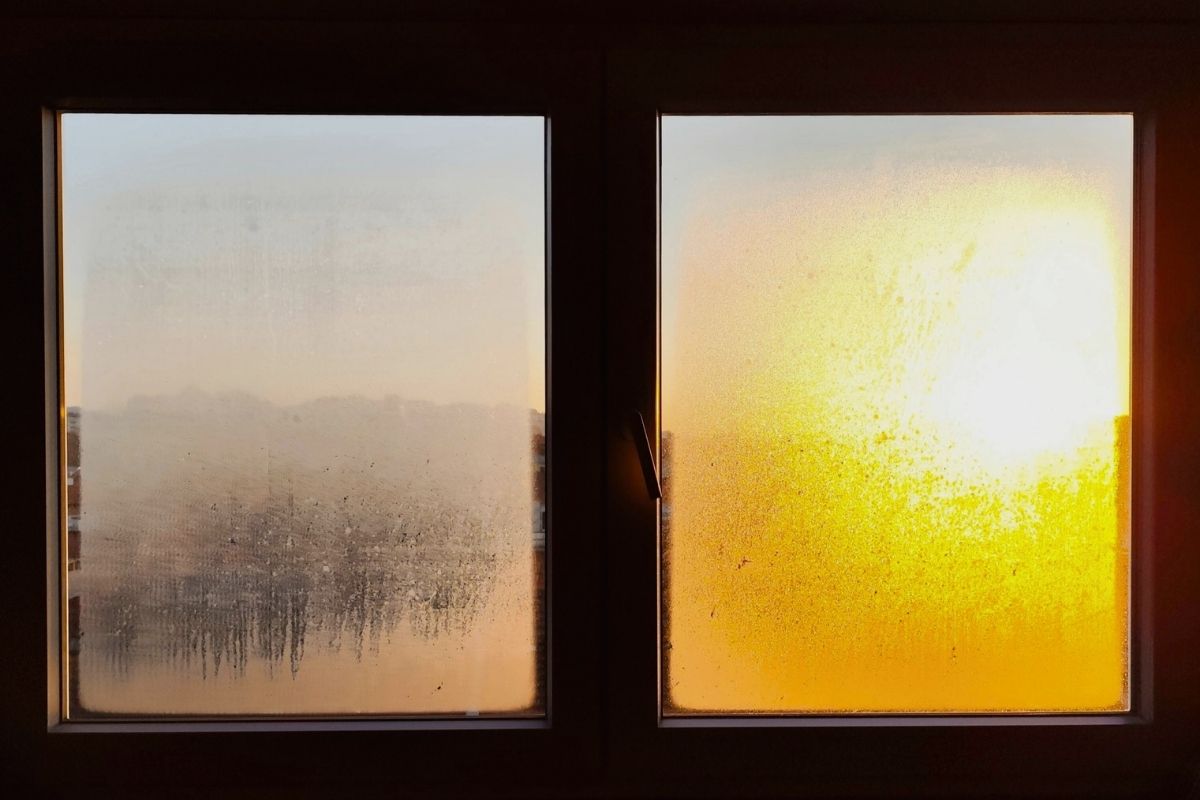Condensation forming on a windowpane, a clear visual sign of potential thermal bridging causing moisture issues and energy inefficiency. Close-up of a window showing condensation buildup, a common sign of thermal bridging and poor insulation in buildings